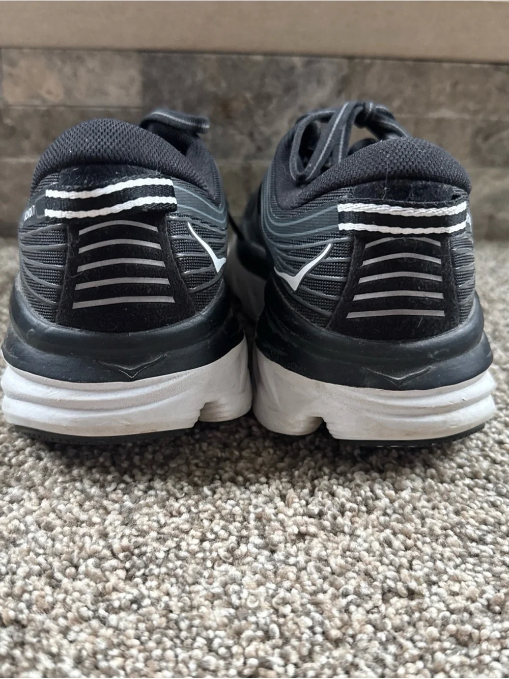 Hoka One One Black and White Bondi 7 Women’s US 7.5 Cushioning Running Shoes EUC
